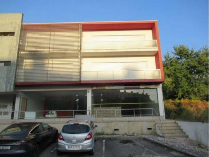 Lugar de parqueamento em Vila Verde inserido em edifício residencial