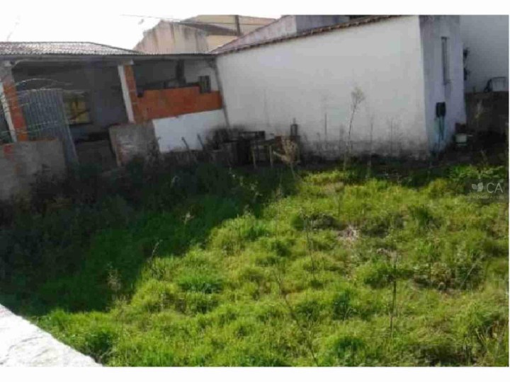 Lote de terreno para construção urbana com a área de 264,00 m2 em Benavila