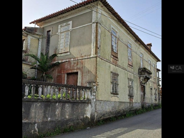 Quinta e terreno para construção com total de 14.751 m² de terreno, situada em Fiães, no concelho de Santa Maria da Feira