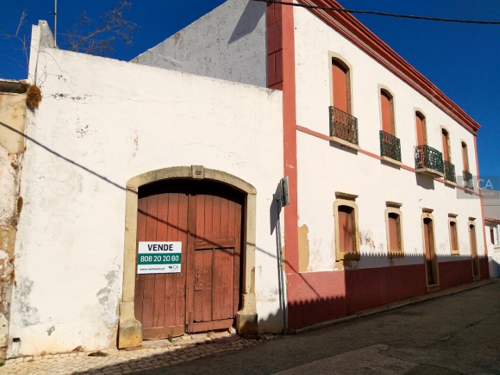 Terreno para construção com 1.845m², situado no centro da vila de São Bartolomeu de Messines