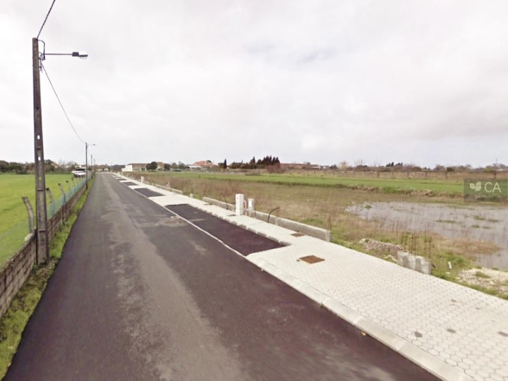 Terreno destinado a construção de moradia unifamiliar com 579,6m², situado no Lugar de Lavoura, concelho de Aveiro