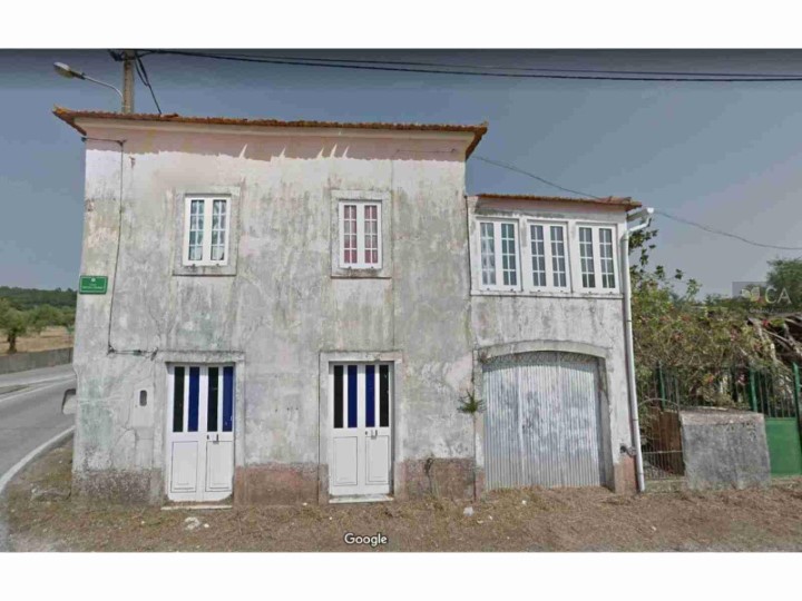 Moradia T2 com terreno, situada no lugar de Vila Nova, concelho de Alvaiázere